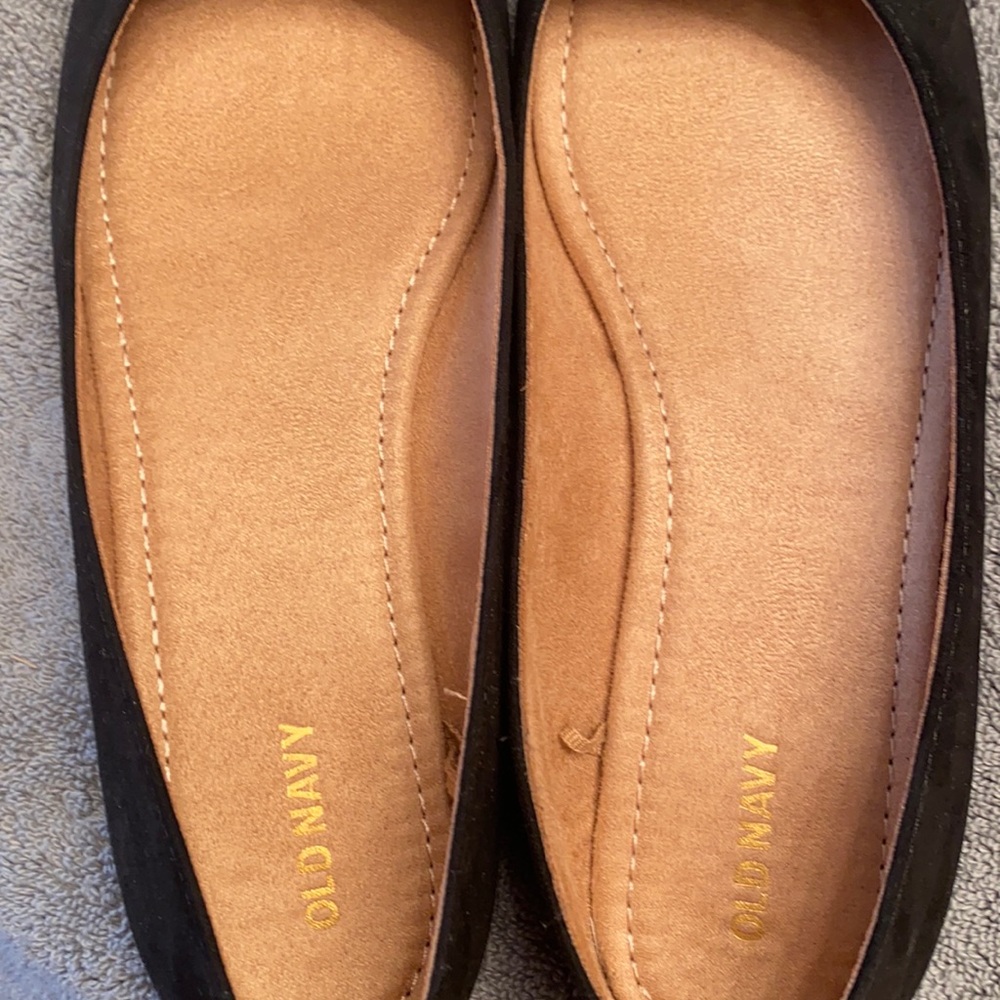 Black ballet flats